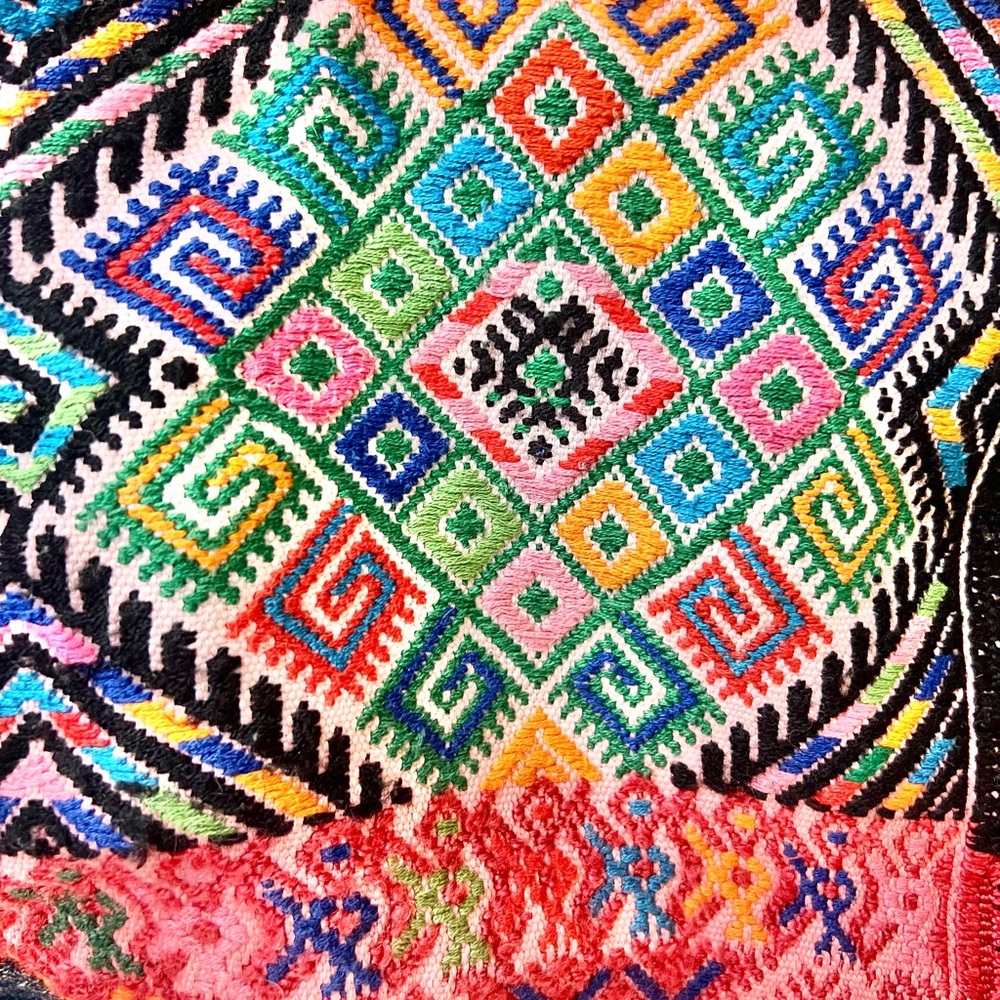 Gorgeous Nena & Co Colorfully Embroidered and Leather Purse/Bag. - Picture 9 of 11